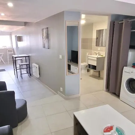 2 Meuble A 48 M2 Avec Cour Apartamento *