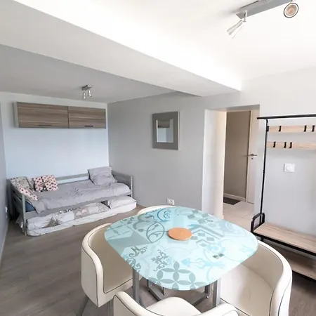 Apartamento 2 Meuble A 48 M2 Avec Cour *